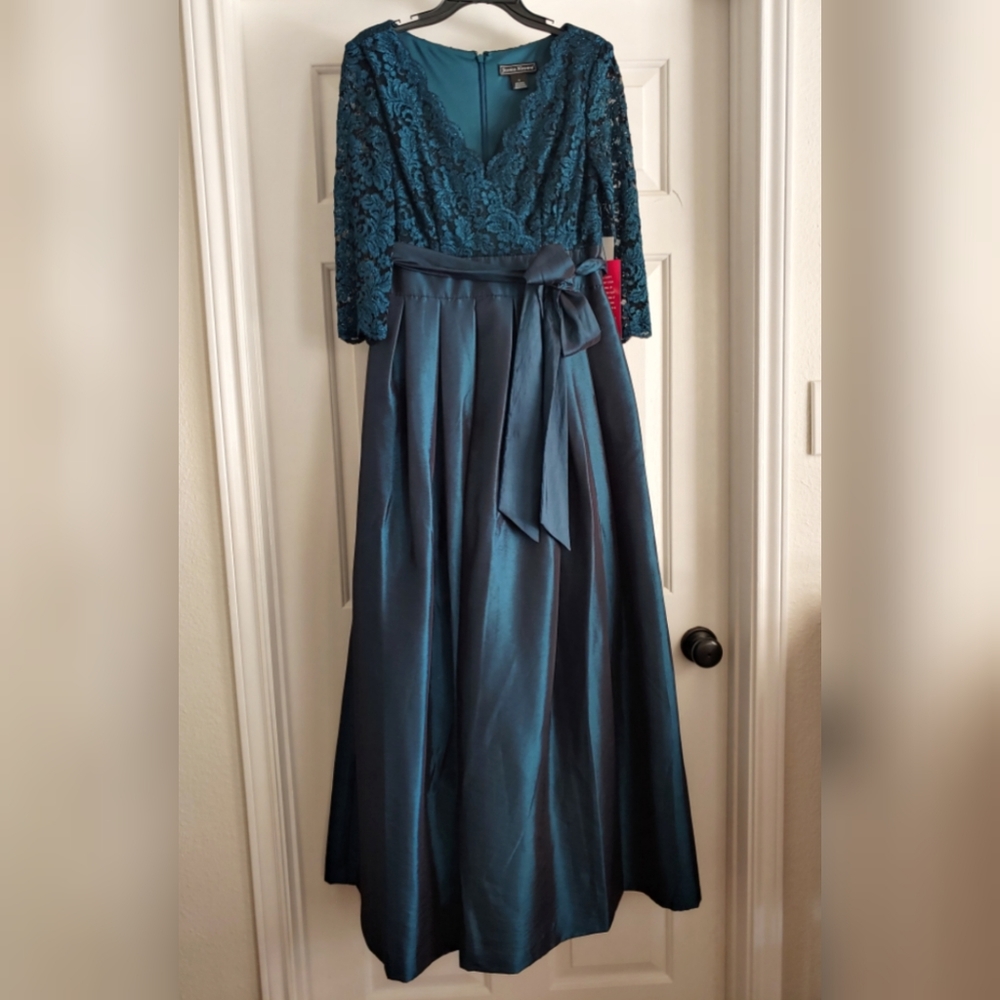 Formal dark emerald green full length gown SIZE 8